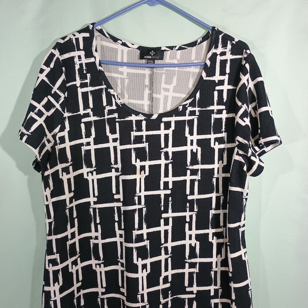 Black White Geometric Dress Short Sleeve Casual Shift Dress Patterned Design - Picture 2 of 4